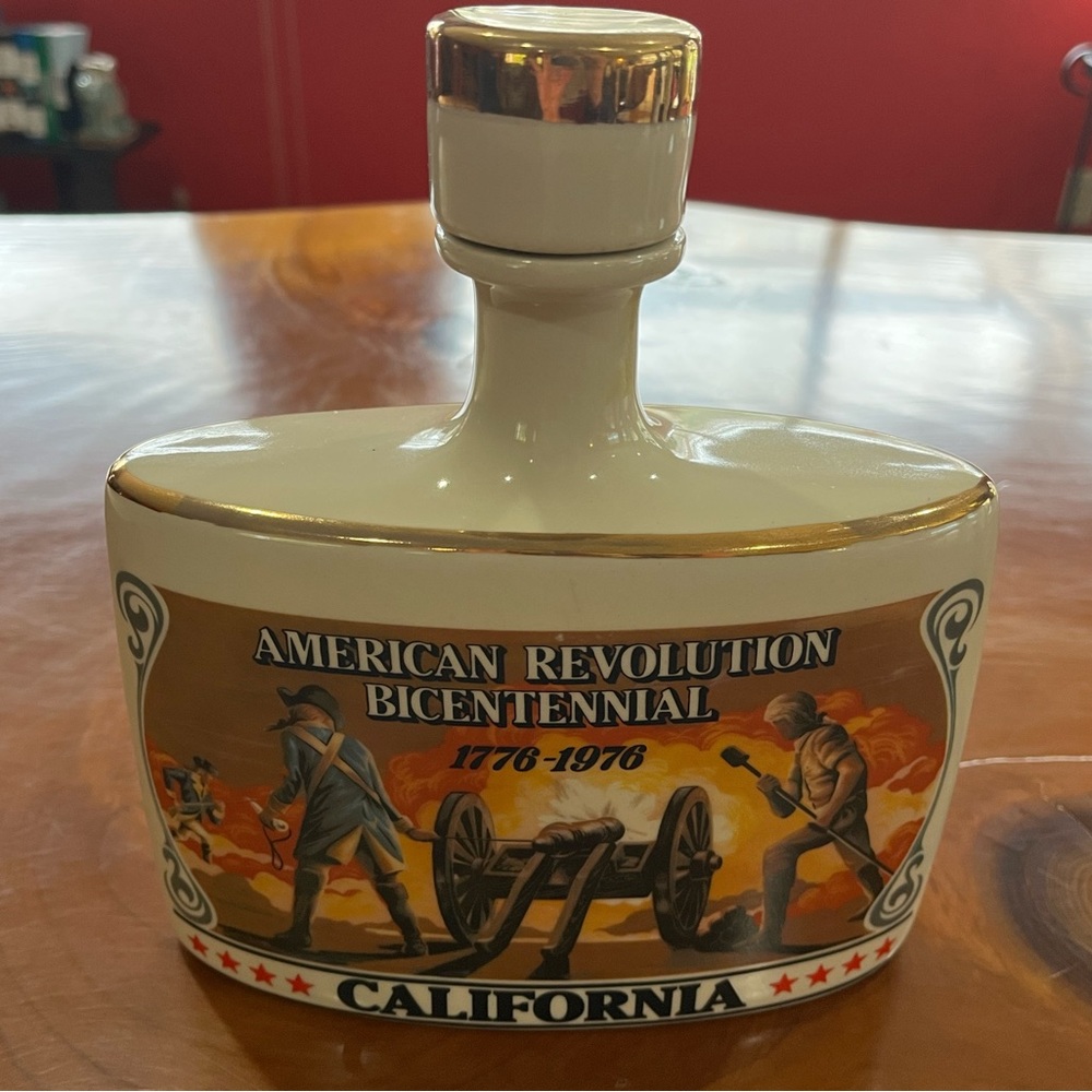 American Revolution Bicentennial 1776-1976 California Edition collector bottle